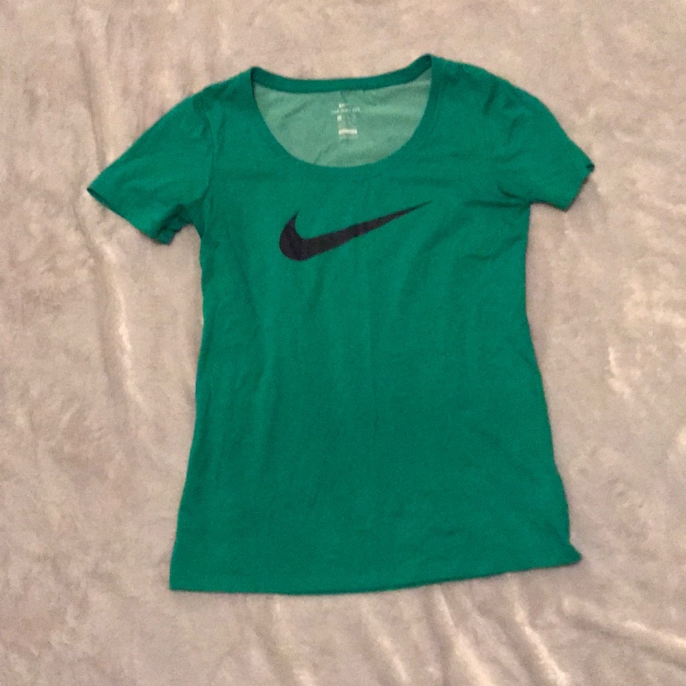 Nike NWOT XS green dri-fit T-shirt